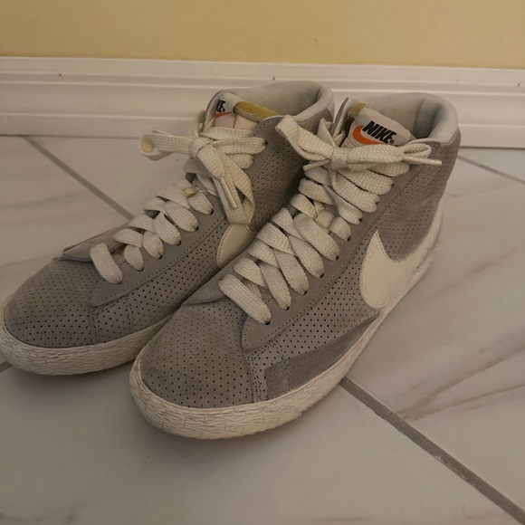 Nike Blazer Mid ‘77 Vintage Shoe - Picture 3 of 7